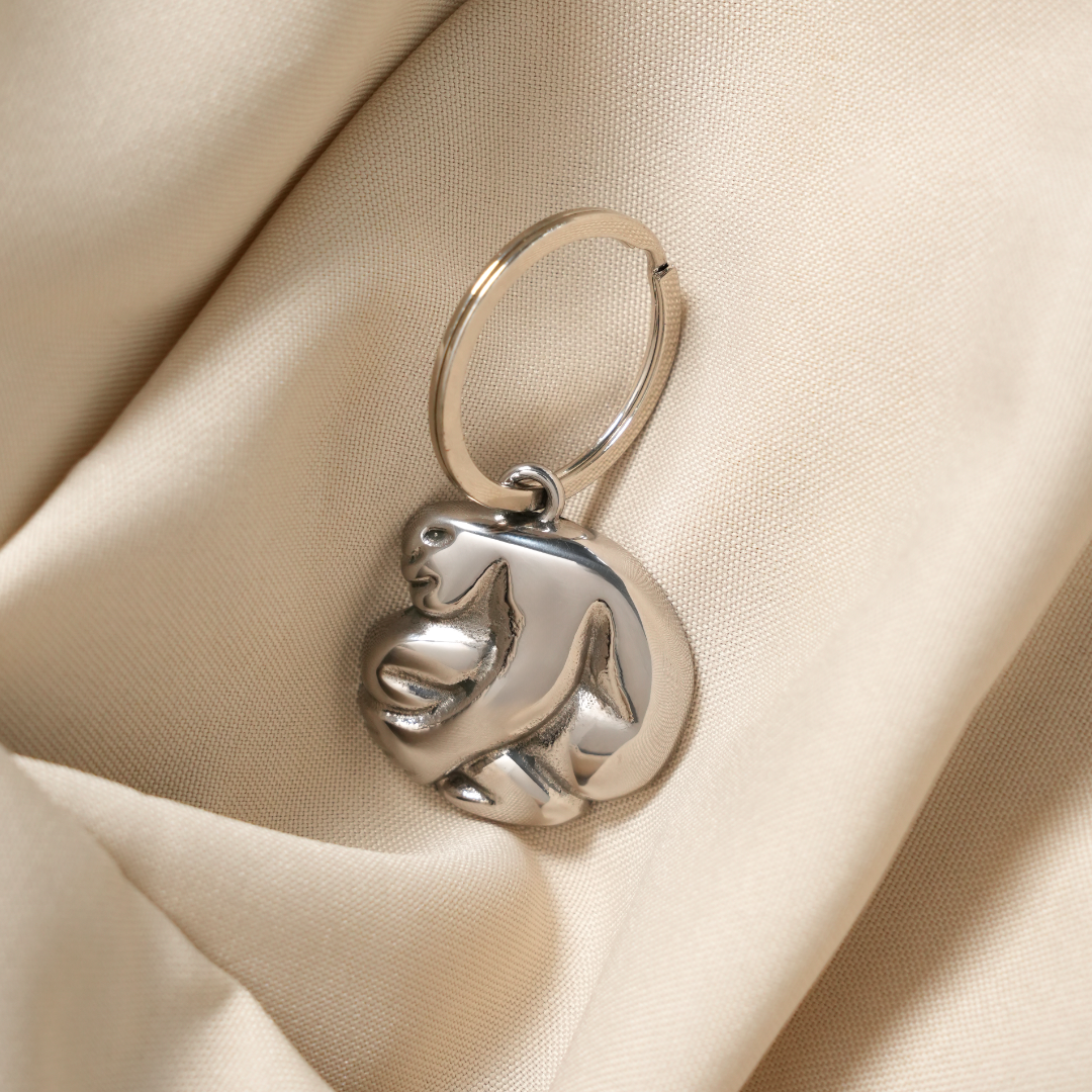 KEY RING - crouching