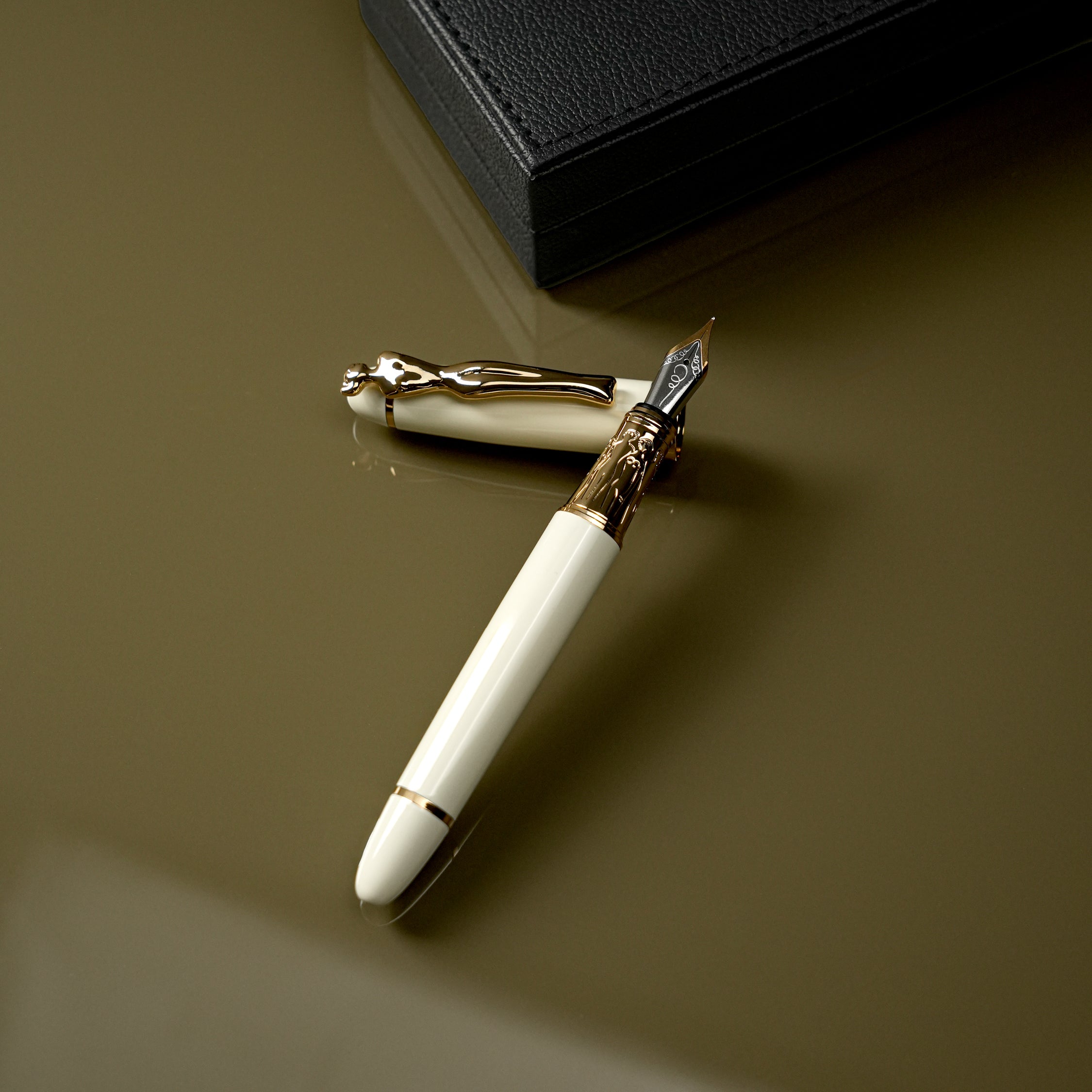 Fountain Pen - Woman - Gold - Cream