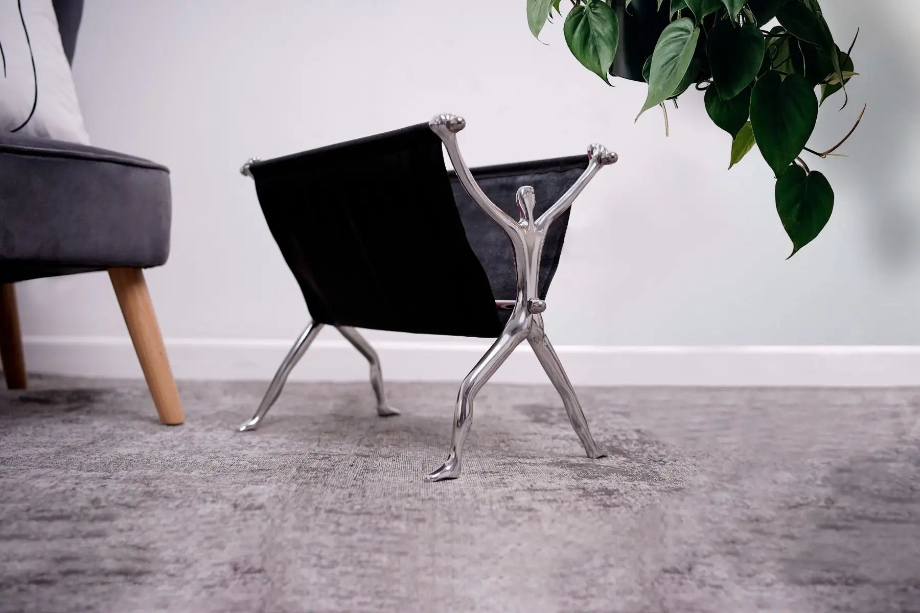 Magazine Holder - Man - Black