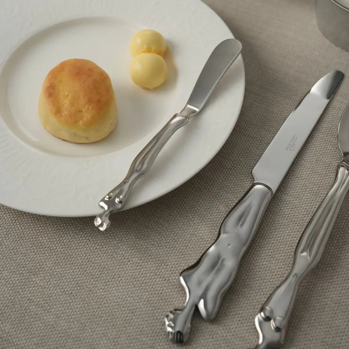 BUTTER KNIFE - woman