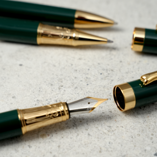 FOUNTAIN PEN - woman - gold - bottle green