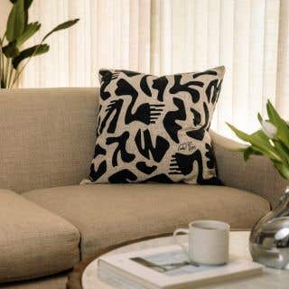 CUSHION - lacuna black